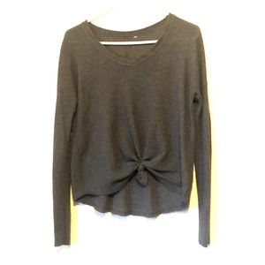 Gray knitted long sleeve shirt